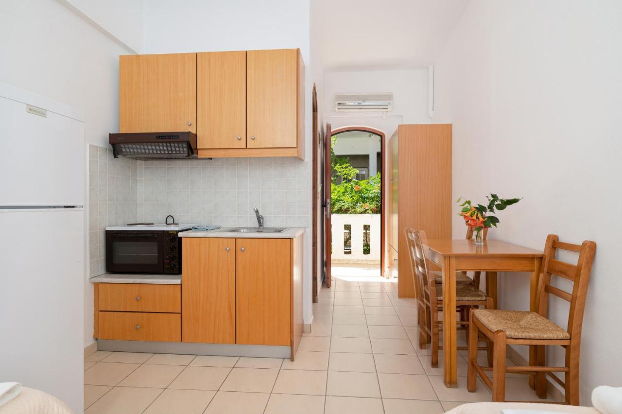 Adonis Hotel Agia Galini  Luaran gambar
