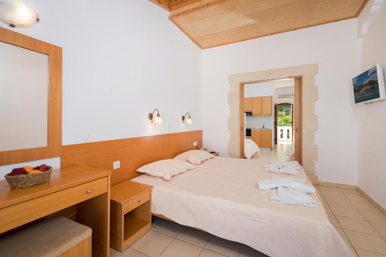 Adonis Hotel Agia Galini  Luaran gambar