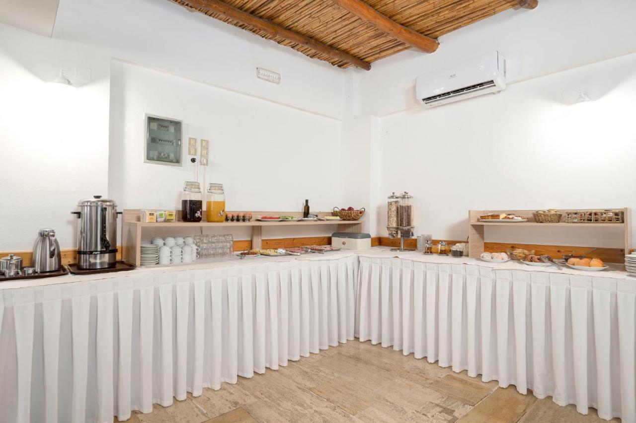 Adonis Hotel Agia Galini  Luaran gambar